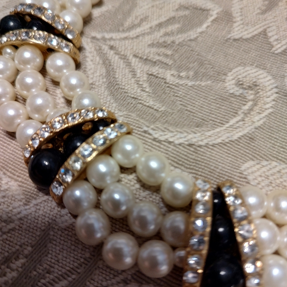 🎀 Sophisticated Art Deco Black Beaded & Ivory Pearl Statement Necklace - Picture 5 of 14